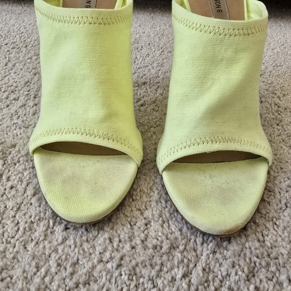 YEEZY SEASON 6 Butter Yellow Mules 5, 35 - Picture 2 of 8